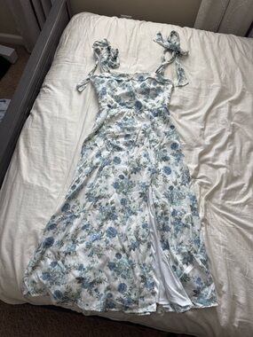 Francesca's Collections White Floral Midi Dress with Blue Flowers